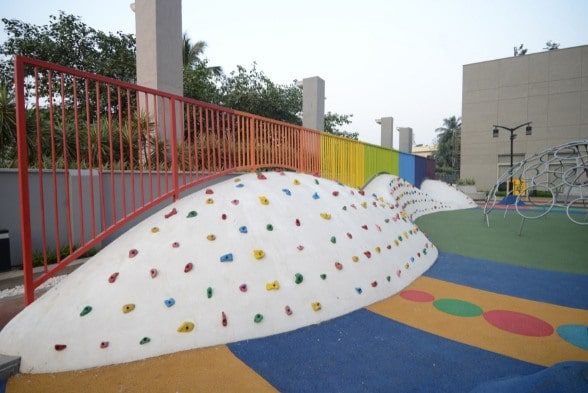 Island City Center 10